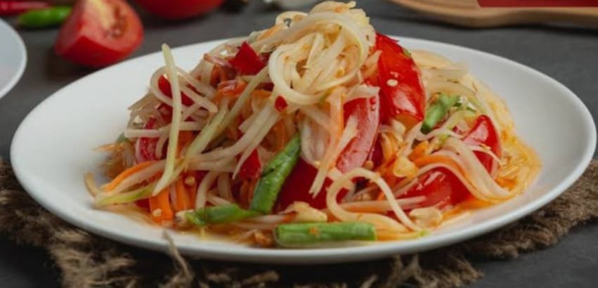 Salade de Papaye, sauce de poisson